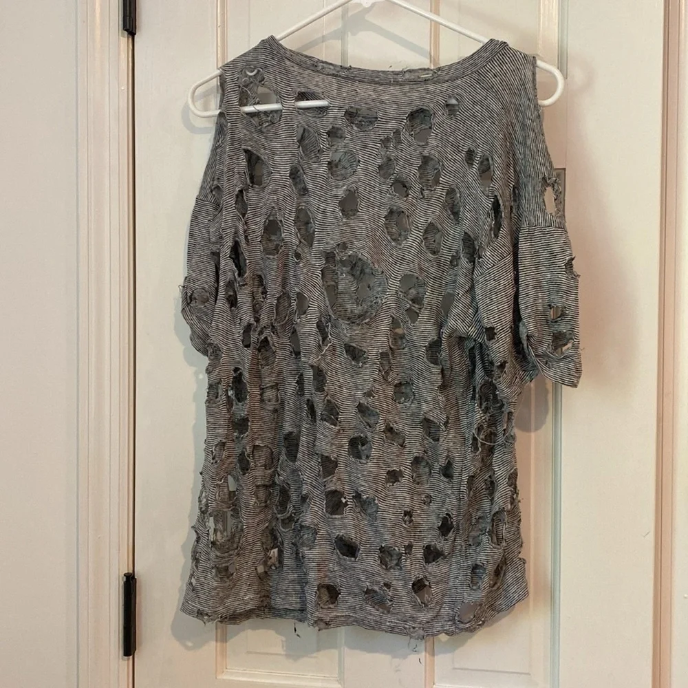 Emma and Sam distressed black and white tshirt. Size S - Picture 3 of 3